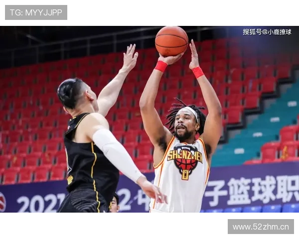 斯卡洛尼执教风格稳健务实，注重战术纪律与团队协作