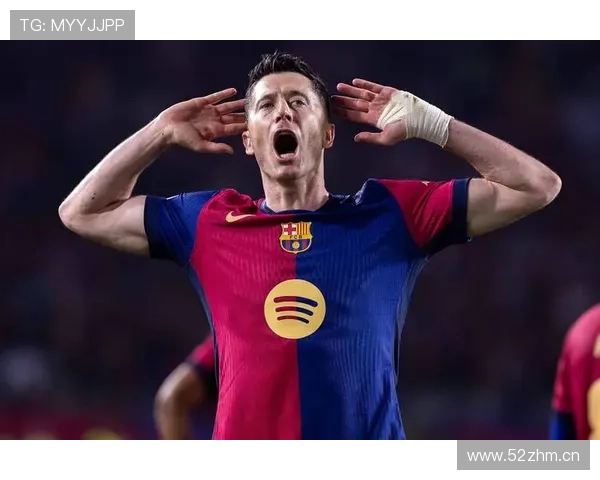 莱万今儿穿西装像去参加派对，结果上场像打了鸡血一样，真不是一般人玩的套路